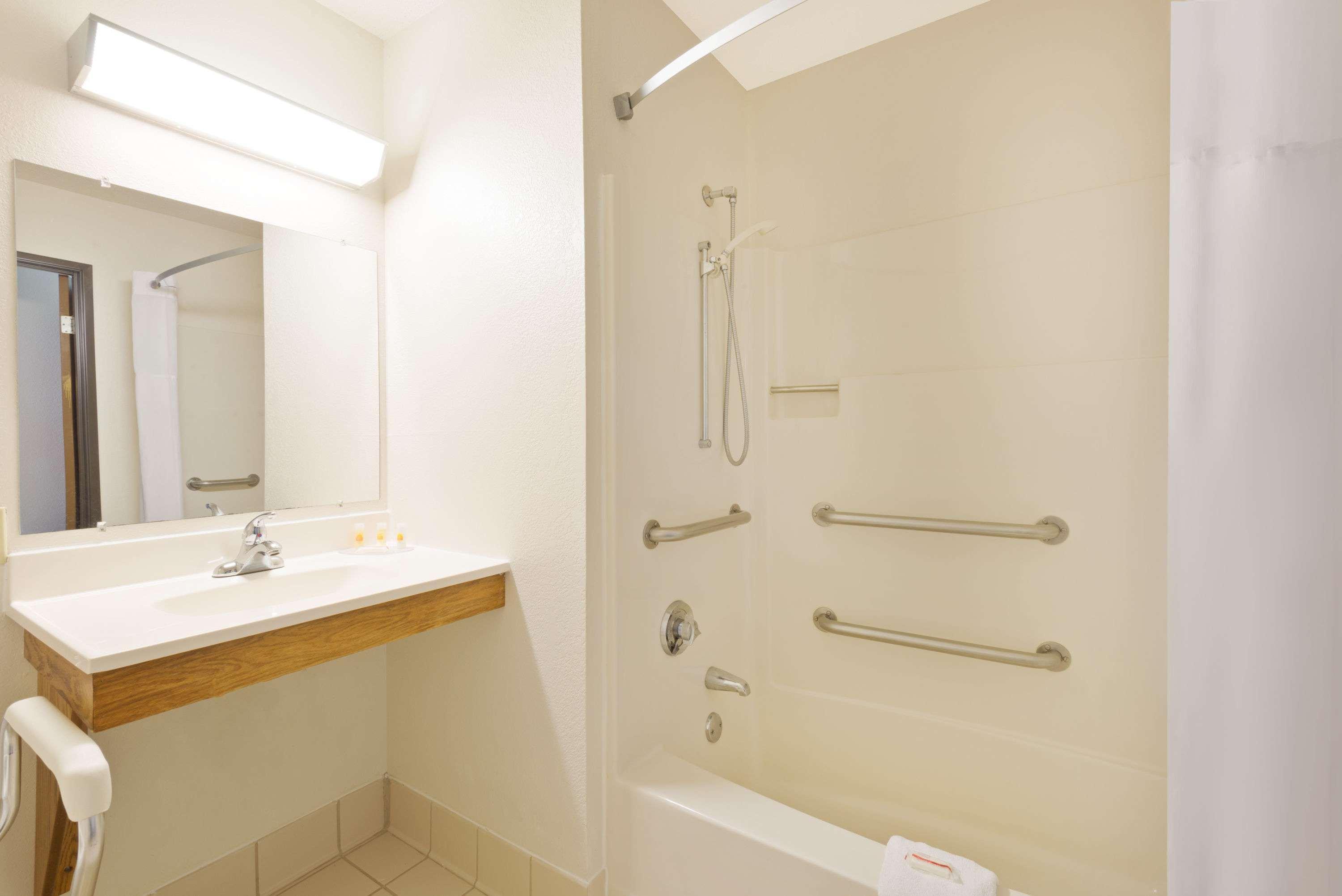 Days Inn By Wyndham Brunswick Bath Area Extérieur photo