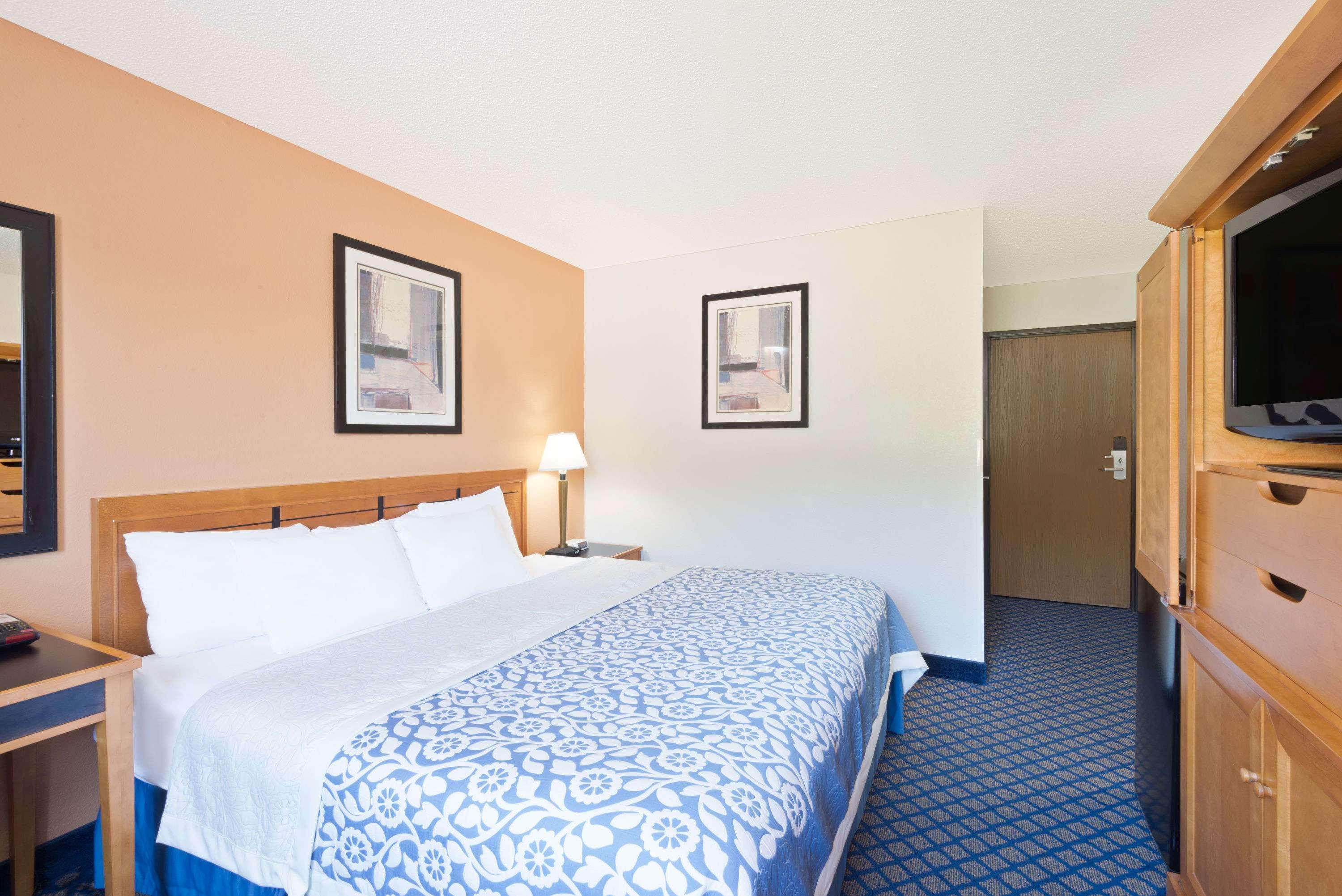 Days Inn By Wyndham Brunswick Bath Area Extérieur photo