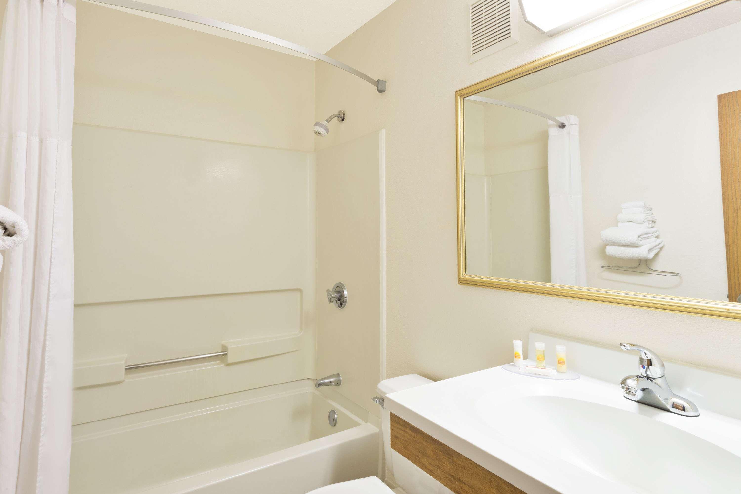 Days Inn By Wyndham Brunswick Bath Area Extérieur photo