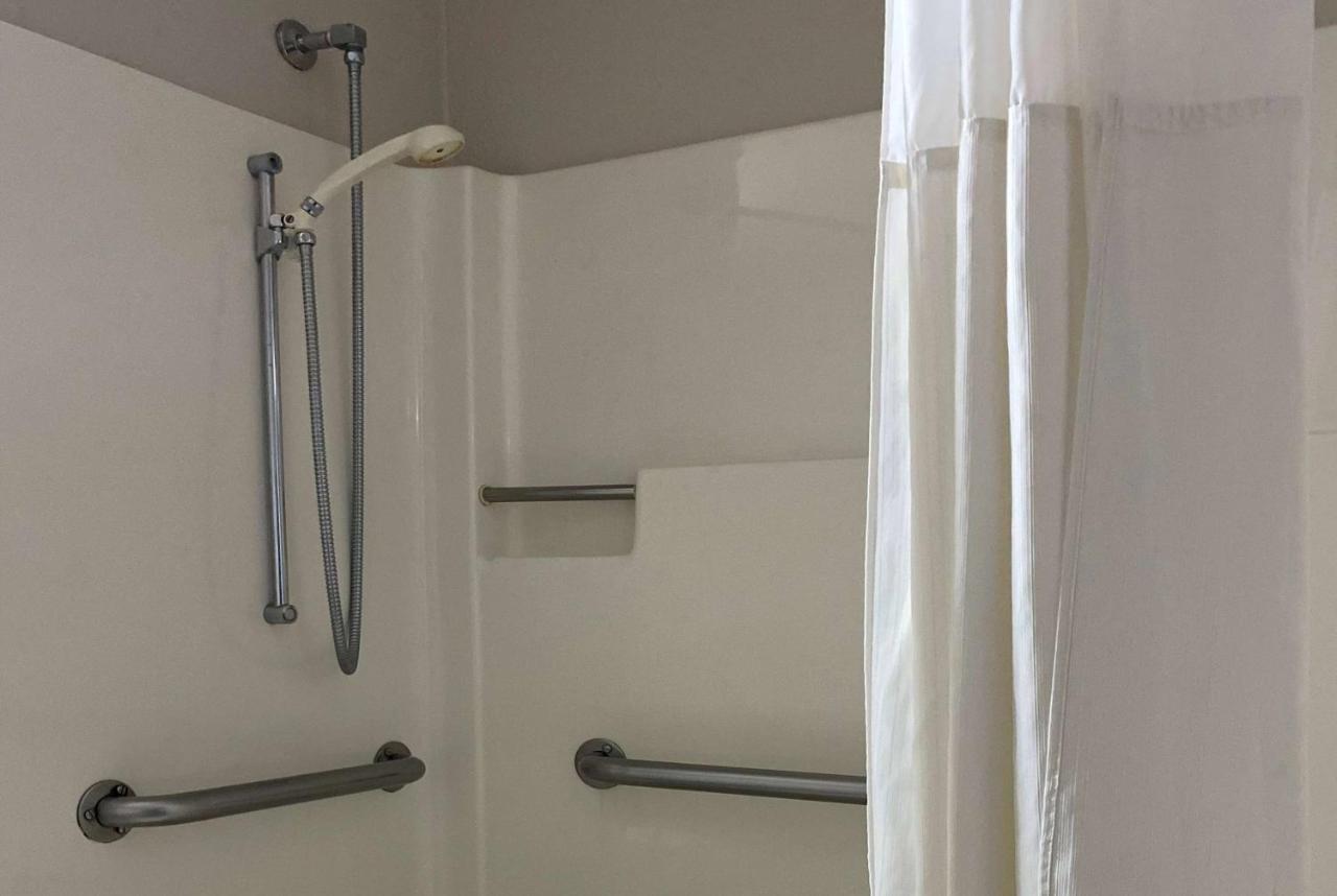 Days Inn By Wyndham Brunswick Bath Area Extérieur photo