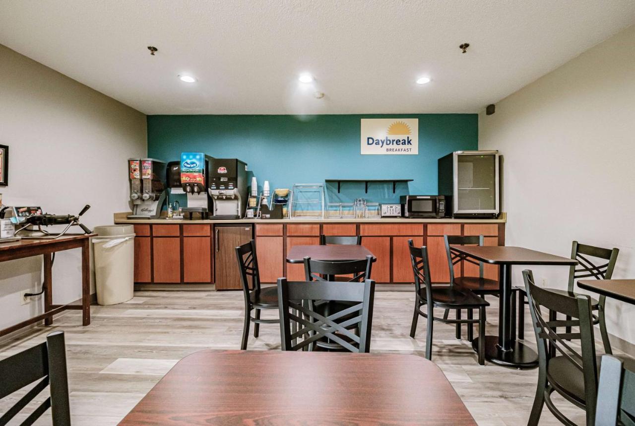 Days Inn By Wyndham Brunswick Bath Area Extérieur photo