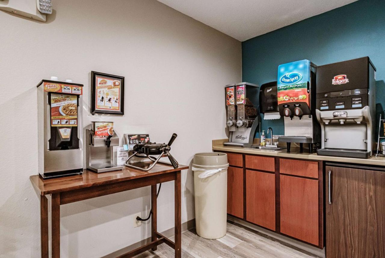 Days Inn By Wyndham Brunswick Bath Area Extérieur photo